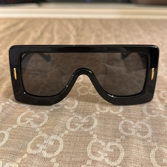 018 Loewe MSRP $390 - Picture 2 of 3